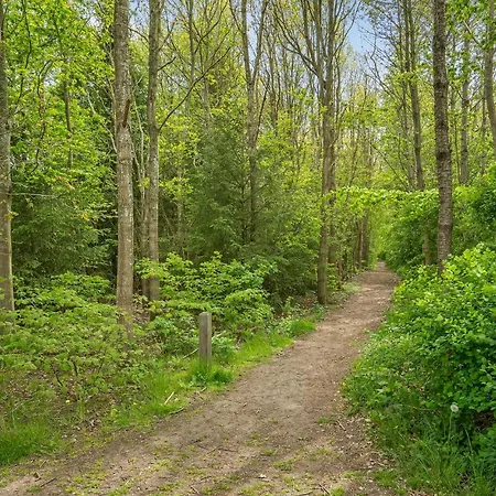 Сasa de vacaciones 2 Bedroom Lovely In *